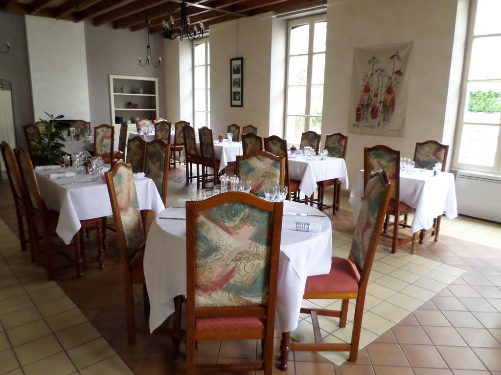 Le Relais De La Caleche Hotel Saint-Denis-dʼAnjou Buitenkant foto