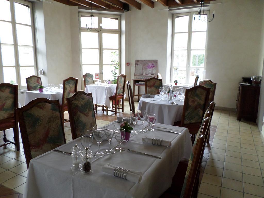 Le Relais De La Caleche Hotel Saint-Denis-dʼAnjou Buitenkant foto