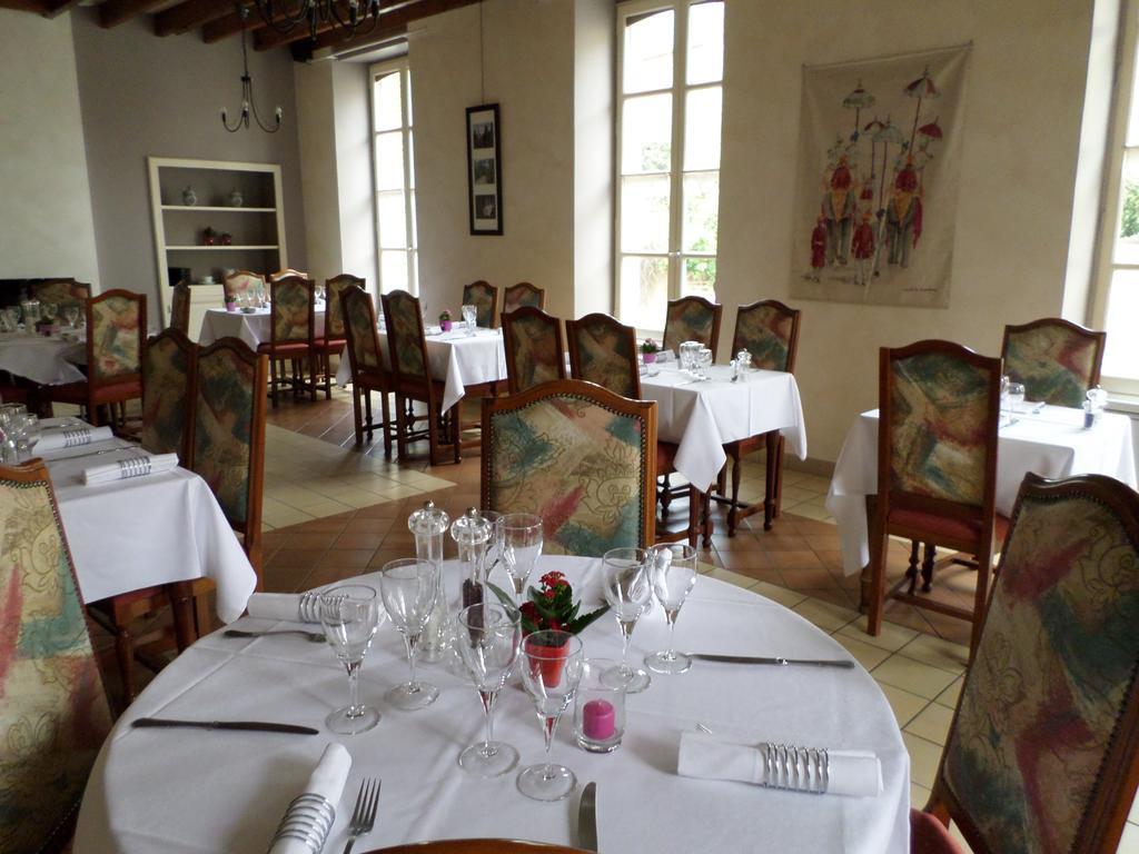 Le Relais De La Caleche Hotel Saint-Denis-dʼAnjou Buitenkant foto