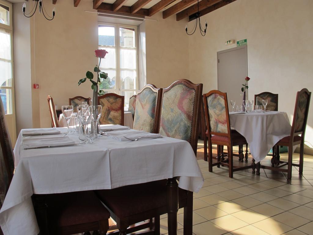 Le Relais De La Caleche Hotel Saint-Denis-dʼAnjou Buitenkant foto